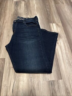 Amazon Essentials Men’s Straight Jeans - Dark Blue Denim